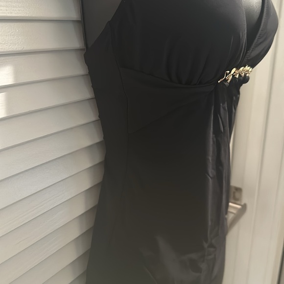 🌸🌸NWT Gottex One piece black bathing suit with Goldtone across the front. - Picture 4 of 7